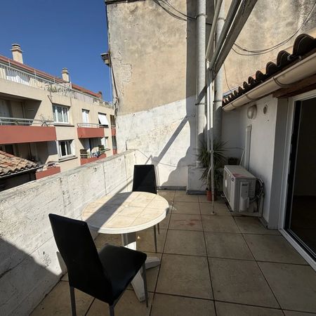 Location Appartement 1 pièce 30m² NIMES 30000 - Photo 4