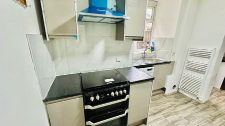 4 bedroom terraced house to rent - Photo 2