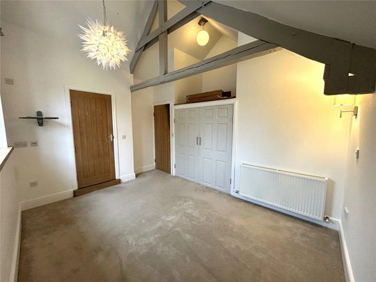 4 bedroom end of terrace house to rent - Photo 1