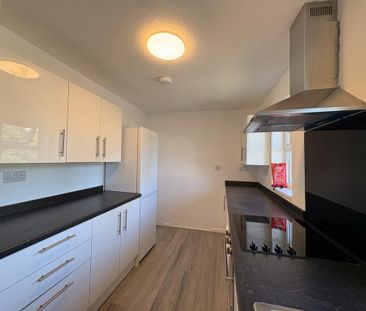 3 bedroom flat to rent - Photo 6