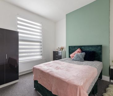 🏡 Beautiful Large Victorian House in Tottenham 🏡 Room 5 - Photo 4