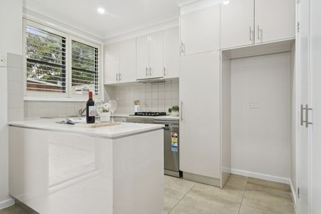 Modern Three Bedroom Townhouse - Photo 4