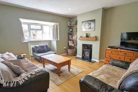 Kings Road, Woking, Surrey, GU24 - Photo 5
