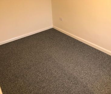 2 bedroom end of terrace house to rent - Photo 5