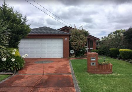 Altona Meadows - Photo 4