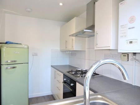 2 bedroom terraced house to rent - Photo 4