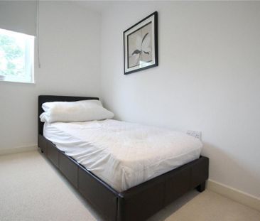 3 bedroom flat to rent - Photo 2