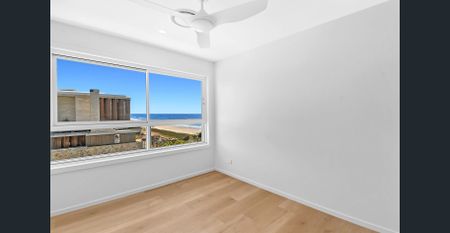 Fully Renovated Beachfront Apartment - Photo 2