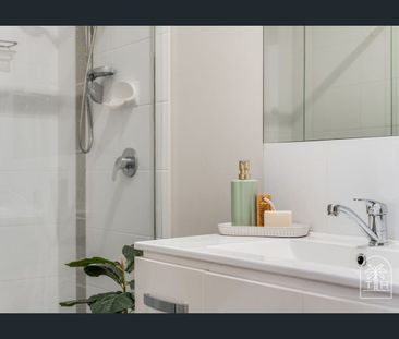 Location! Location! Location! - Photo 4