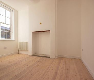 4 bedroom townhouse to rent - Photo 2