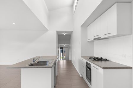 Modern Four Bedroom Home Near Ballarat Wildlife Park! - Photo 3