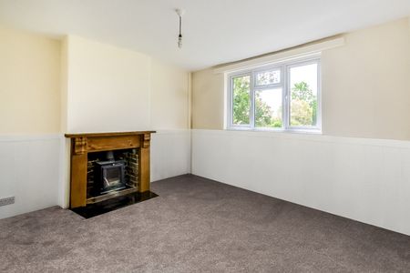 3 bedroom semi detached property to rent, - Photo 4