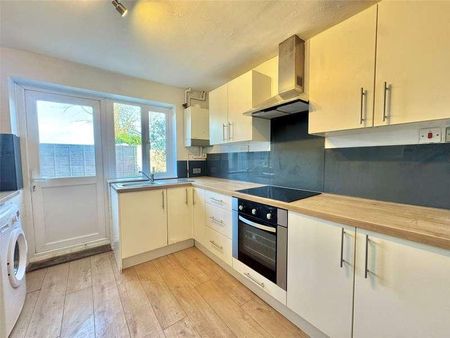 Upper Weybourne Lane, Farnham, Surrey, GU9 - Photo 4