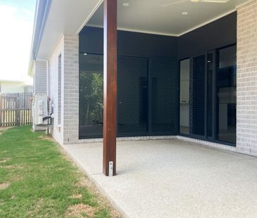 MODERN 4 BEDROOM HOME WITH SPACIOUS YARD AND AIR-CONDITIONING - Photo 6