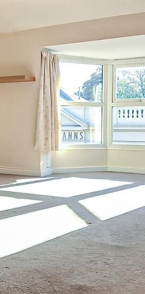 2 bedroom Flat To Let - Photo 1