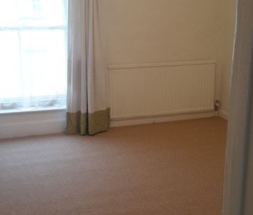 Sunny & Town Centre Maisonette to Rent in Wellington - Photo 6