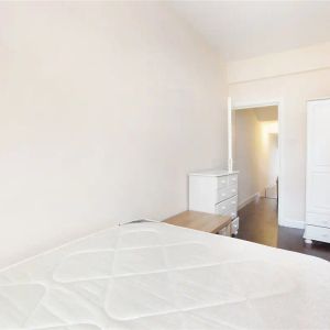 2 bedroom flat in Balham - Photo 2