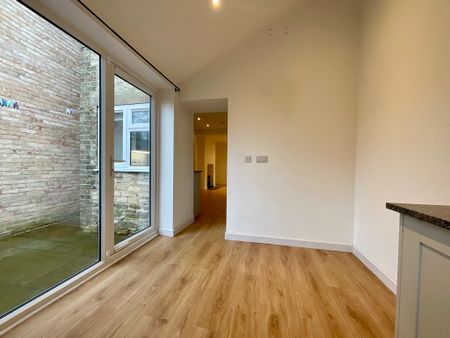 2 bedroom Cottage to let - Photo 2