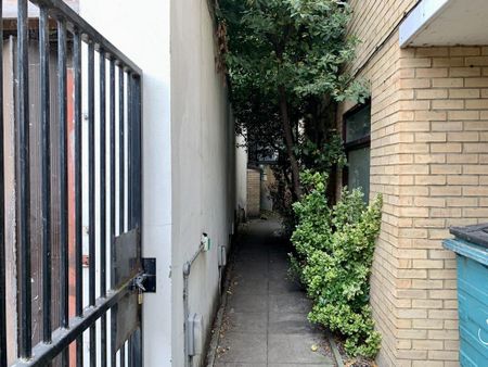 2 bedroom ground floor flat to rent - Photo 5