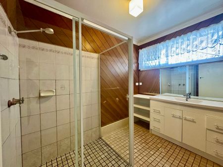 SPACIOUS 3-BEDROOM HOME IN A QUIET SPEERS POINT LOCATION - Photo 2