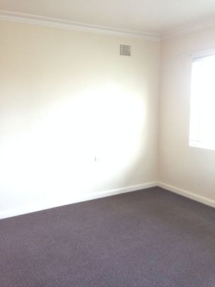 West Tamworth upstairs unit - Photo 1