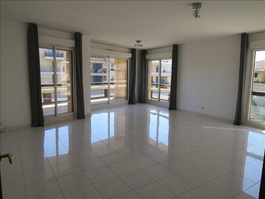 Location Appartement 4 pièces 122m² - Photo 1