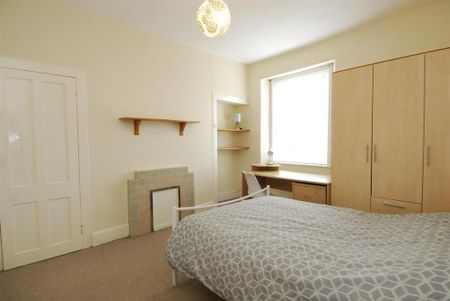 5 bedroom flat to rent - Photo 4