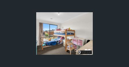 Beautiful 4-Bedroom Family Home in Prime Pakenham Location! - Photo 4