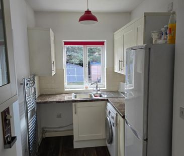 2 bedroom semi-detached house to rent - Photo 5