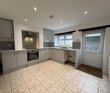 2 bedroom terraced house to rent - Photo 4