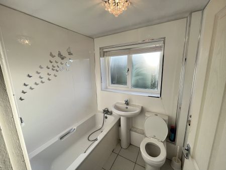 St.PetersLane, Bickenhill, SOLIHULL - Photo 5