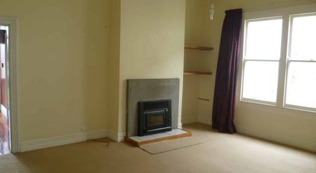 FOUR BEDROOMS - WEST END - Photo 2