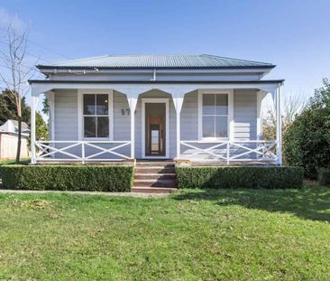 Charming Character Cottage - Photo 4