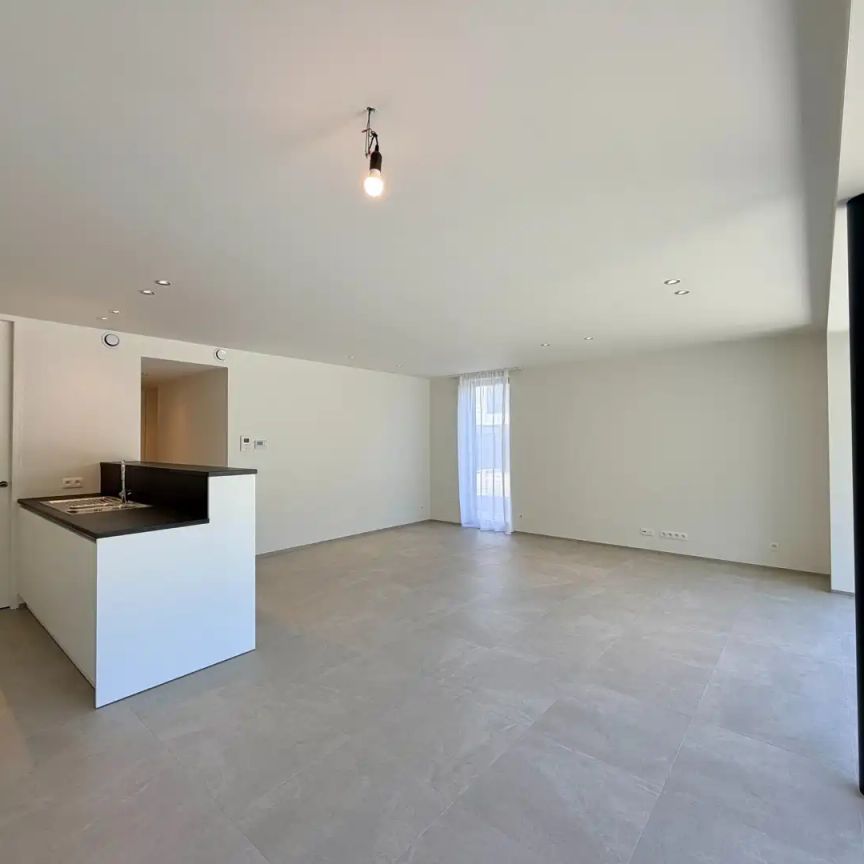 Gelijkvloers nieuwbouwappartement met uitzonderlijk E-peil te centrum Tielt! - foto 1