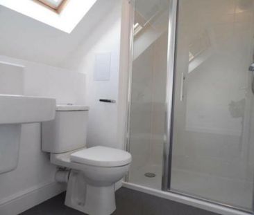 2 bed Semi-Detached - To Let - Photo 5