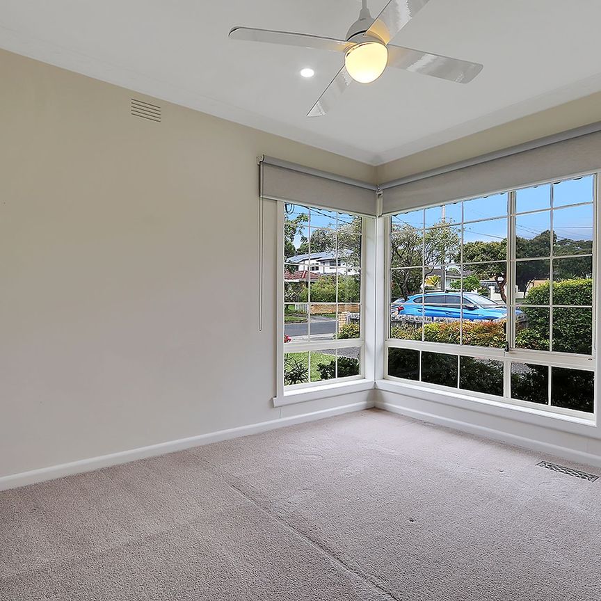 7 Gladesville Drive, Bentleigh East. - Photo 1