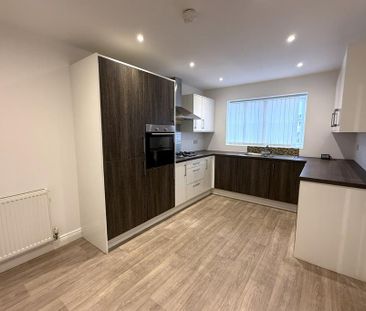 4 bedroom semi-detached house to rent - Photo 4