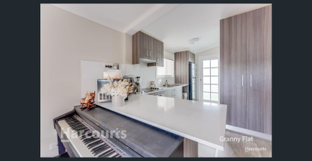 Low-Maintenance Studio Living in a Convenient Location - Photo 3