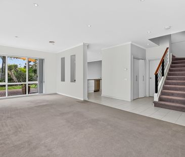 Family Proportions in Prized Golf Course Precinct - Photo 3