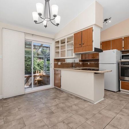 4-bed 2-bath house for rent in V sector of Brossard - Photo 3