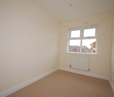 3 bedroom end of terrace house to rent - Photo 4