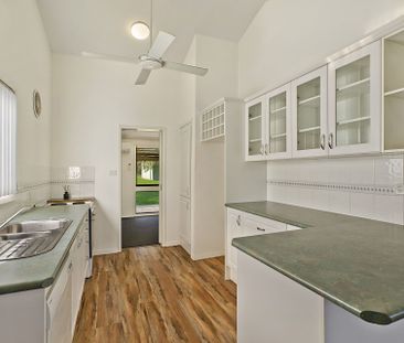 Quiet Cul-de-sac Living - Photo 2