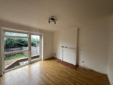 Surrey Close - Photo 3