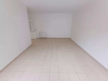 location Appartement T3 DE 74.2m² À VERSAILLES - Photo 2