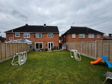 3 Bedroom Semi-Detached House - Photo 4