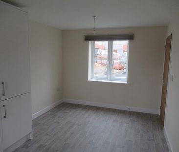 3 Bed House - Photo 2