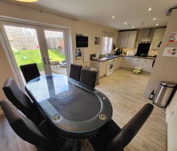 4 bedroom detached house to rent - Photo 3