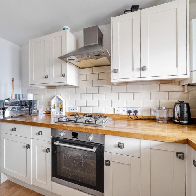 2 bedroom end of terrace house to rent - Photo 1