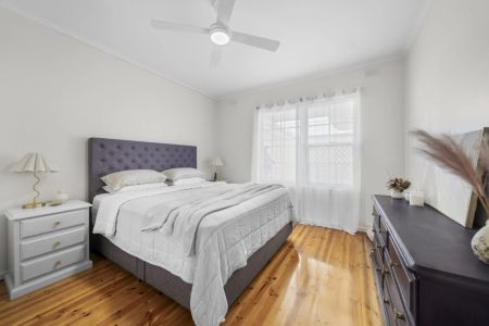 Fully Renovated Two Bedroom Unit - Walking Distance to Jetty Road - Photo 3