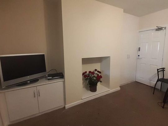 4 bedroom house of multiple occupation to rent - Photo 1